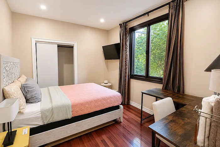 1 bed, 1.0 bath, $2,200 — Photo 1