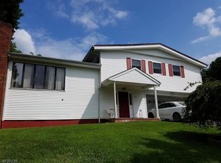 8 High Point Cir, Franklin, NJ 07416