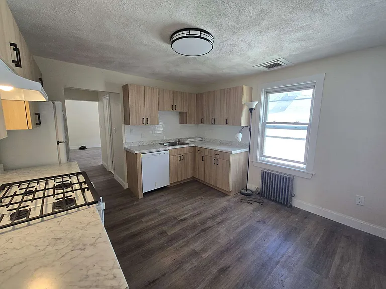 17-19 Vernon St #19-2 — Photo 1