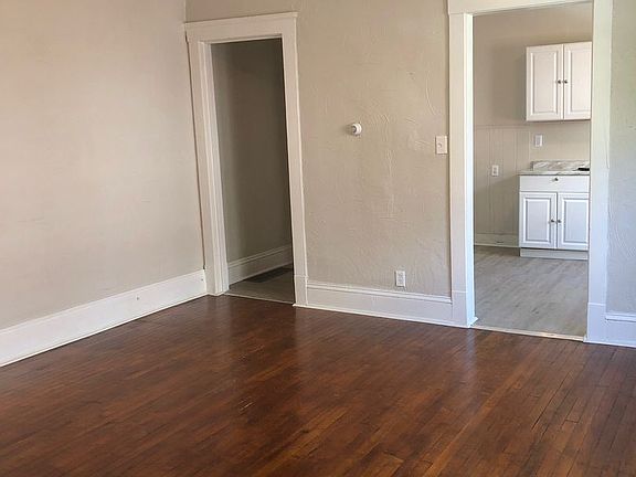 4th image of 1366 W 111th St #8922691