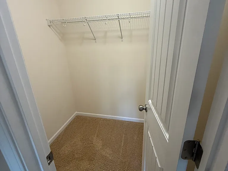 913 Collington Dr — Photo 5