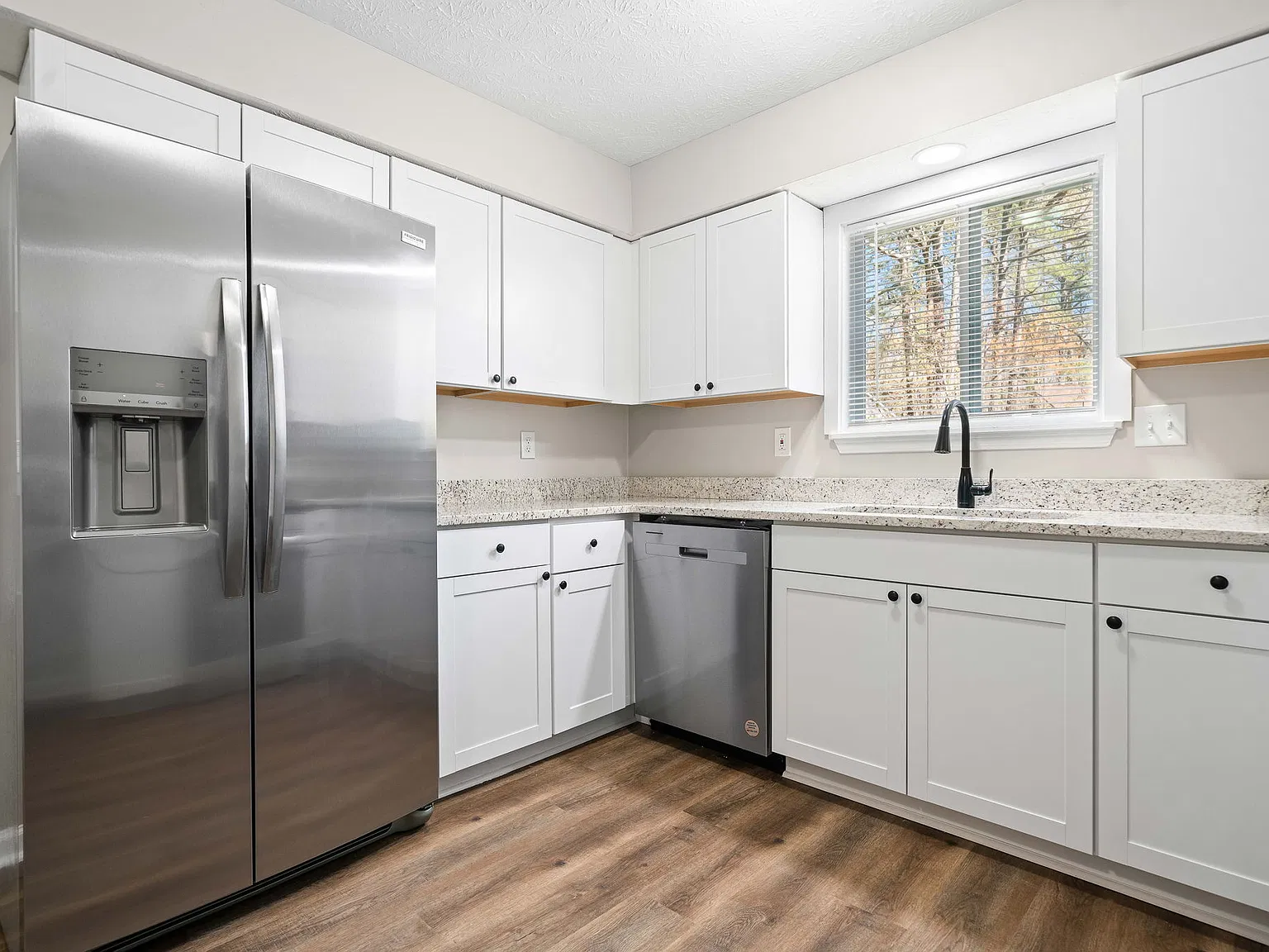3 bed, 1099 sqft, $1,950 — Photo 2