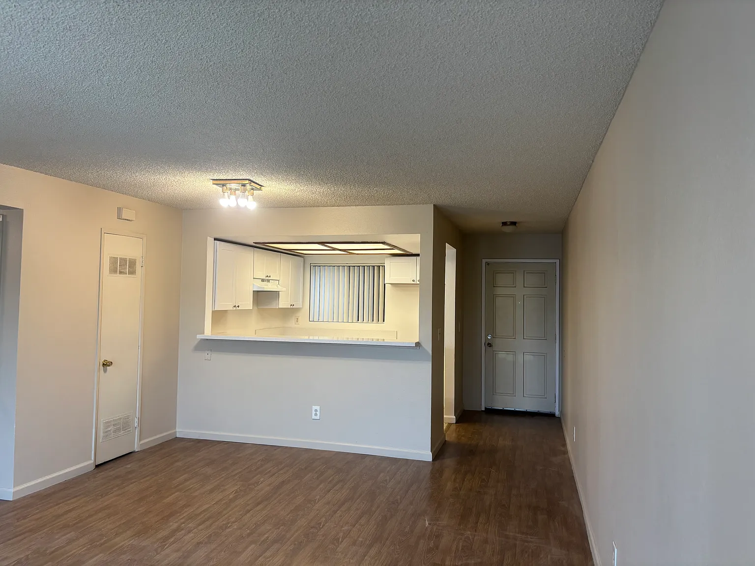 2 bed, 950 sqft, $2,550 — Photo 3