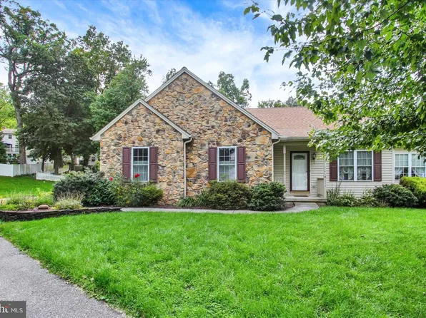 2314 Daisy Rd, York, PA 17402