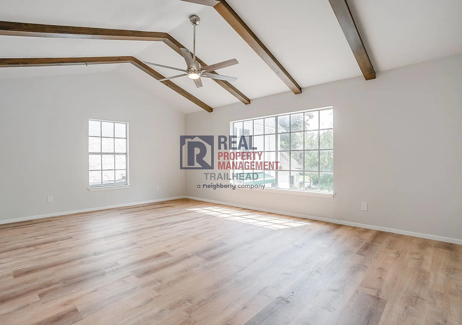 Stylish 1 Bed 1 Bath - Great Location — Photo 3