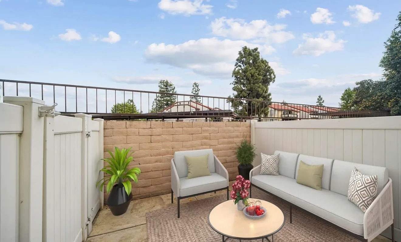 2 bed, 2.5 bath, 989 sqft, $2,700 — Photo 2