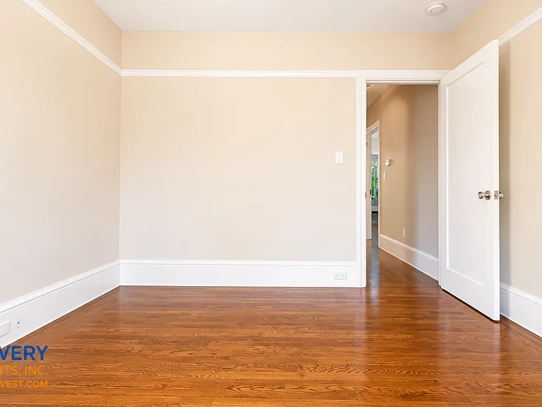 4517 Pleasant Valley Ct N — Photo 29