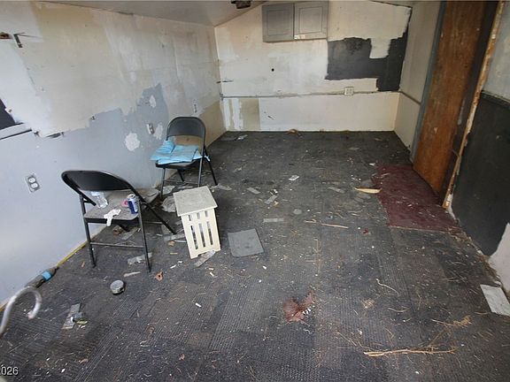 5th image of 4135 Comb Cir