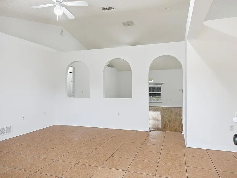 38 Bud Field Dr — Photo 4