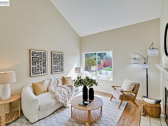 5th image of 4691 Rousillon Ave