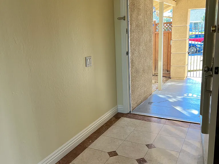 450 Neptune Dr — Photo 10