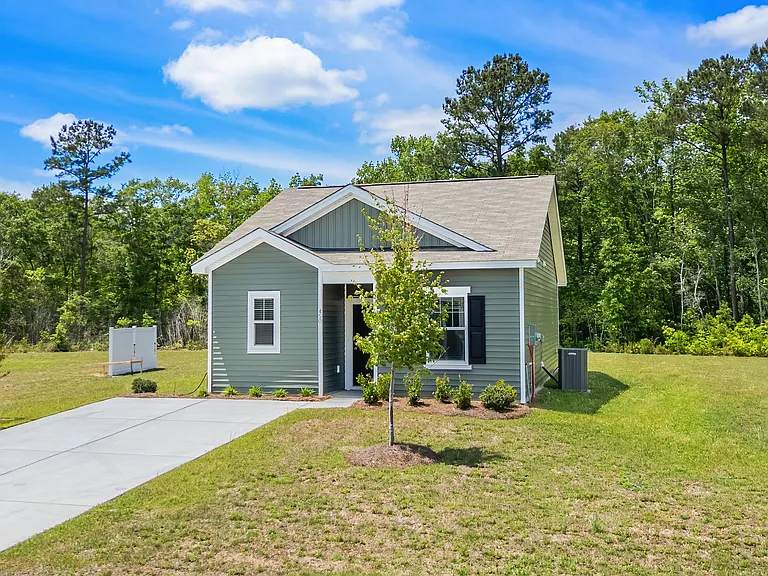 450 Castillo Dr — Photo 2