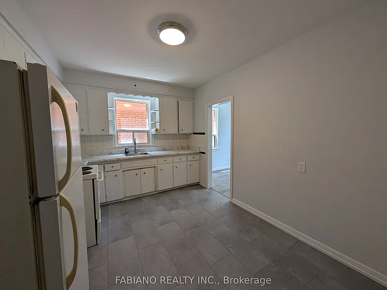 5 Hertford Ave #2 — Photo 6