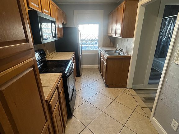 2nd image of 3816 Airline Dr #A