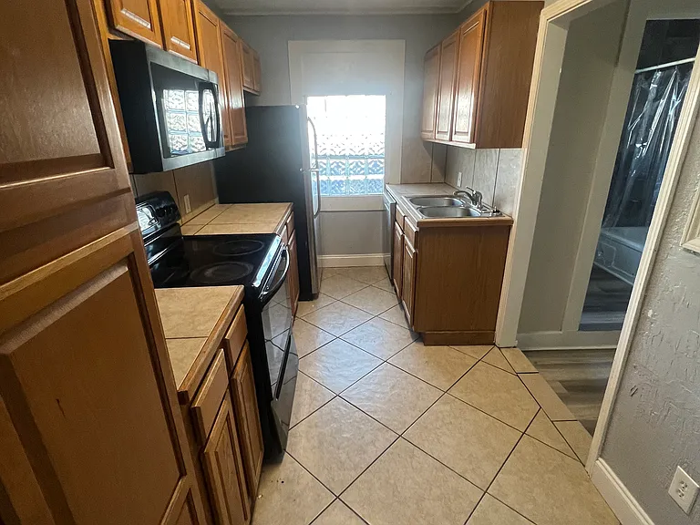 3816 Airline Dr #UPPER A — Photo 2