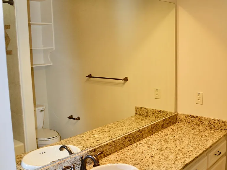 3127 Fairdale Oaks E — Photo 28