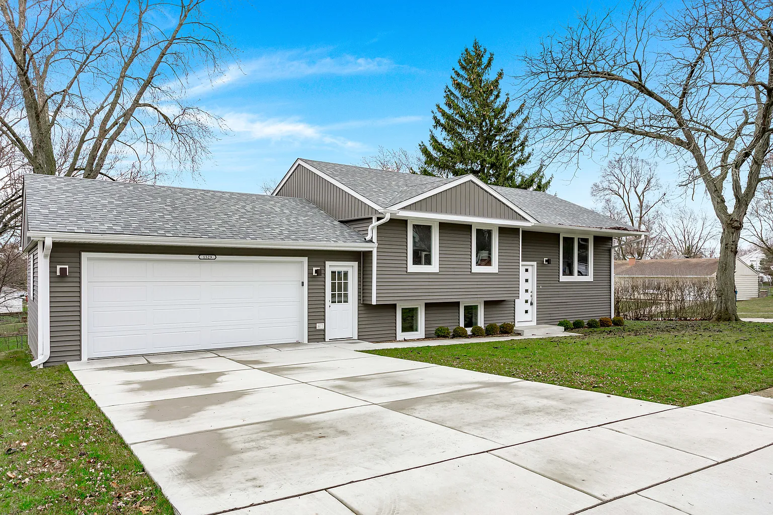 1529 Pearl Ave photo 1