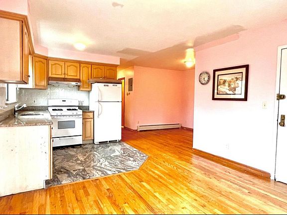 2nd image of 16514 Crocheron Ave
