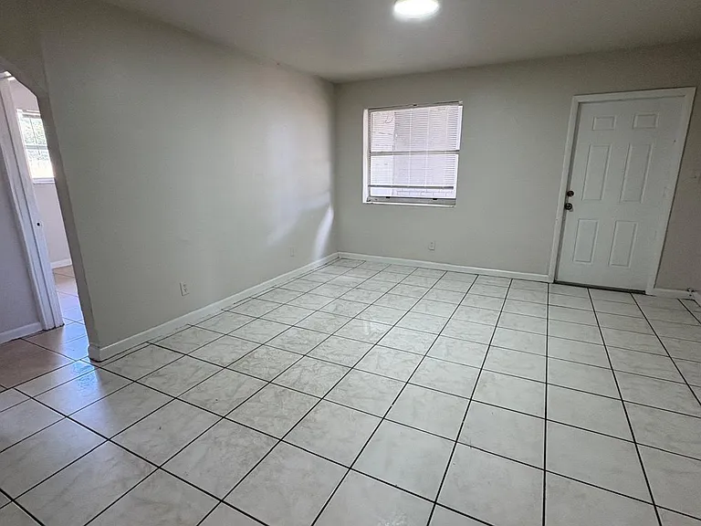 900 NW 17th Ave E #EAST — Photo 7