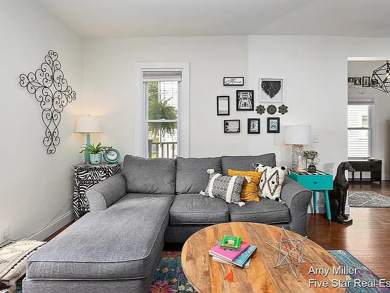 542 Henry Ave SE — Photo 8