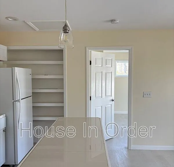 307 8th Ave E #204 — Photo 4