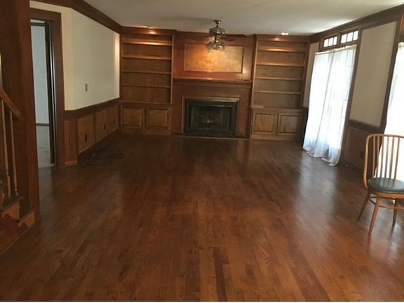 2nd image of 1830 Travers Cir