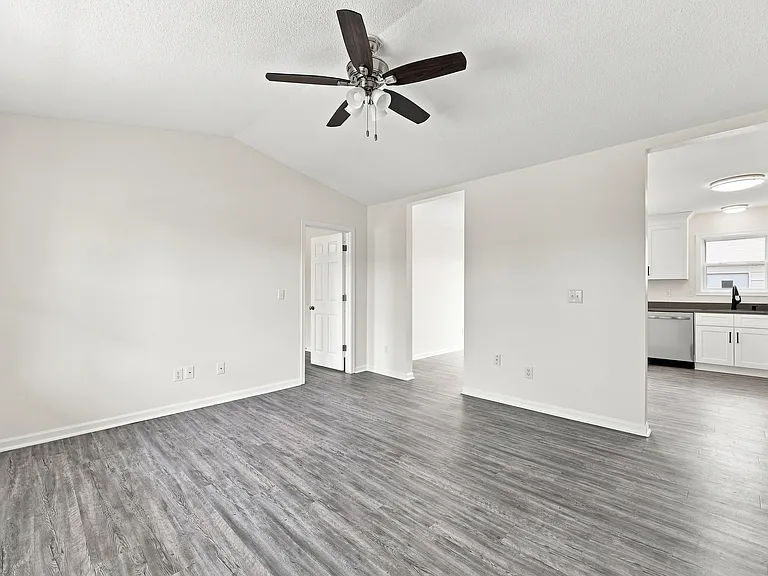 1306 Jessica St — Photo 4