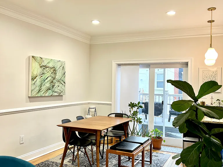 233 Bryant St NE — Photo 4