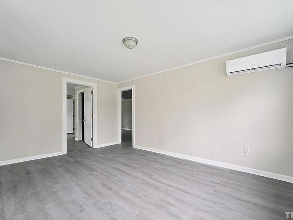 2nd image of 702 E Lizzie St