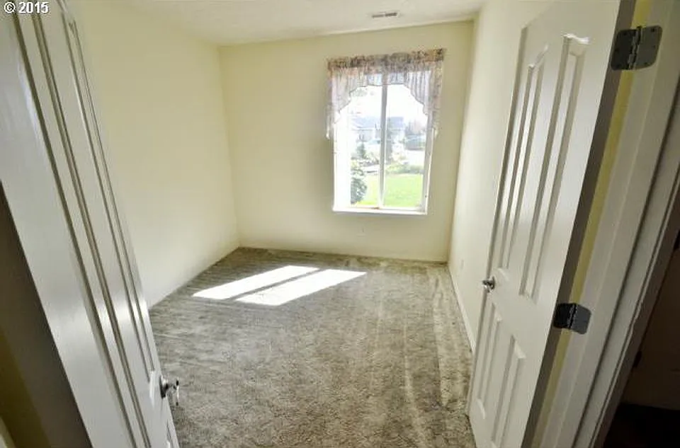 1425 Mount View Ln photo 1