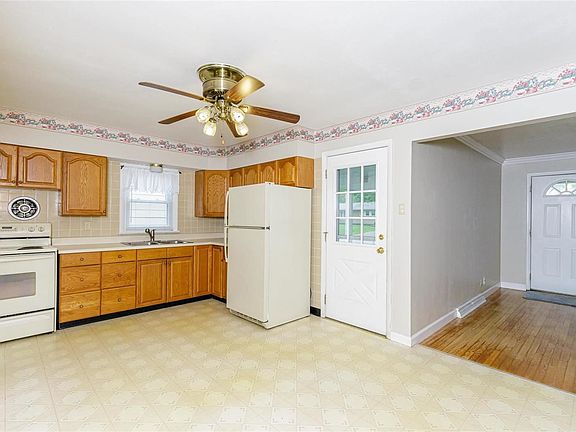 3rd image of 3823 Tipton Dr