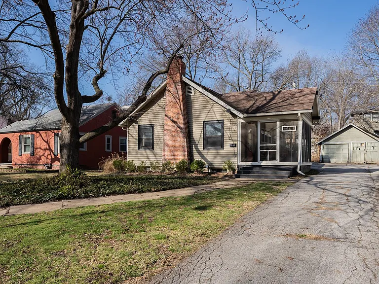 6420 Oak St — Photo 22