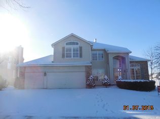 610 Chestnut Dr, Carol Stream, IL 60188