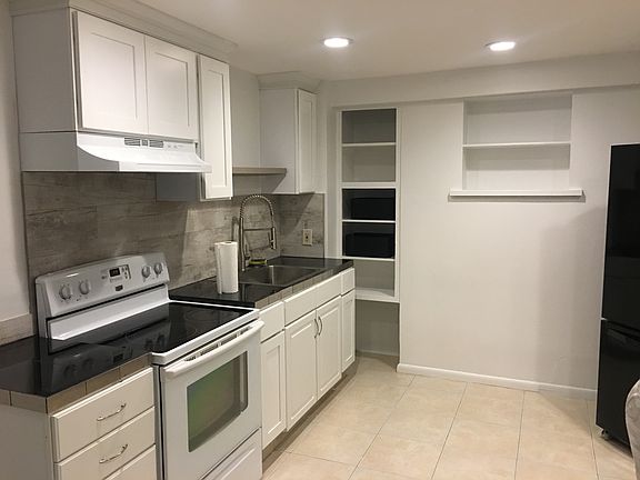 5th image of 656 Manor Dr