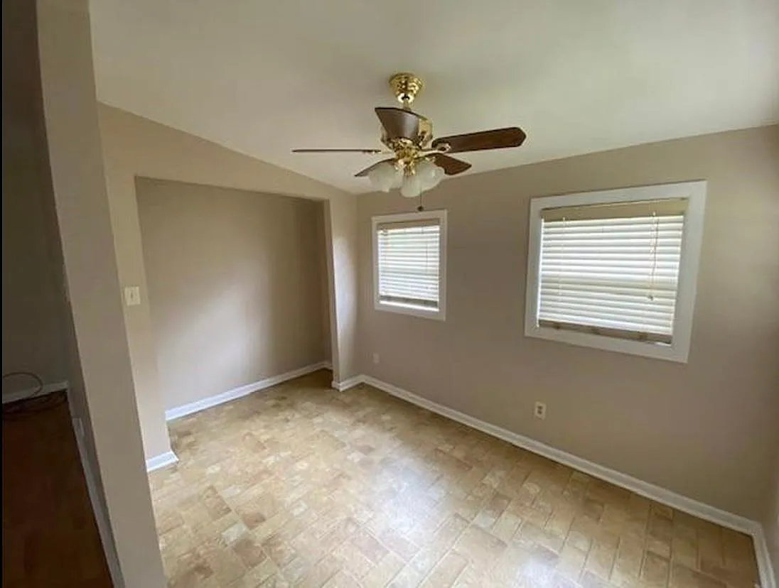 3 bed, 1090 sqft, $1,200 — Photo 3