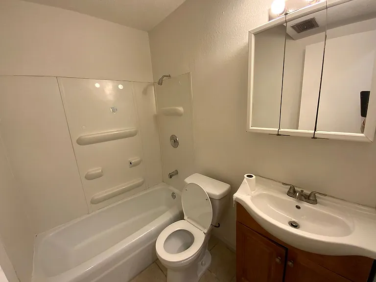 1630 W Amos Dr — Photo 4