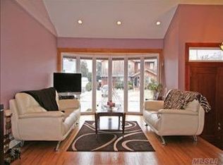 31 Loretta Dr, Syosset, NY 11791
