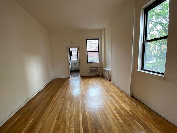 2nd image of 76 Irving Pl APT 4D