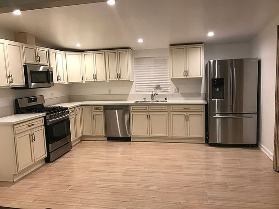 5th image of 2137 Glenada Ave