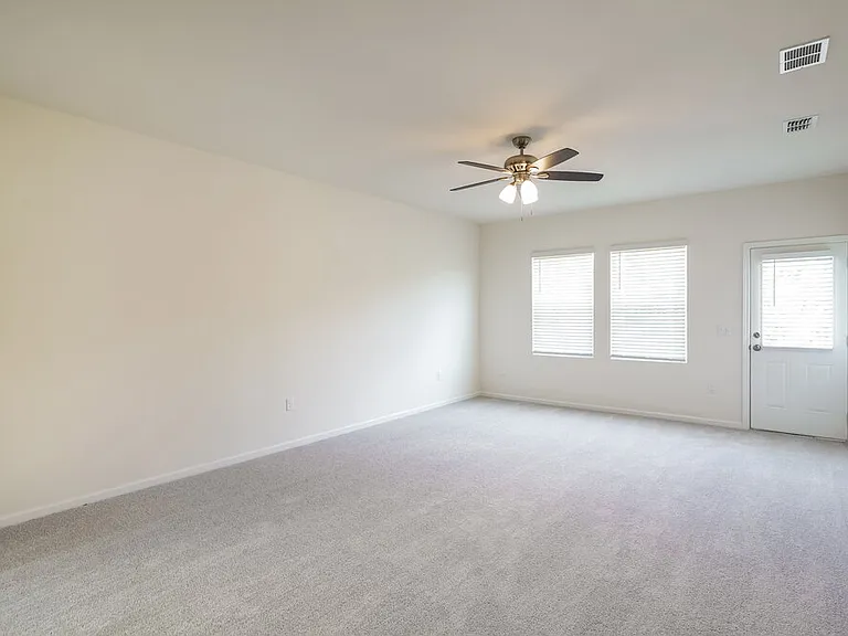 179 Snowdrop Ave — Photo 4