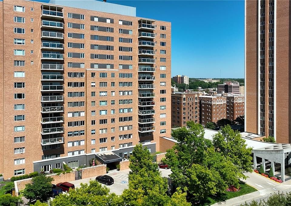 1st image of 221 W 48th St APT 803