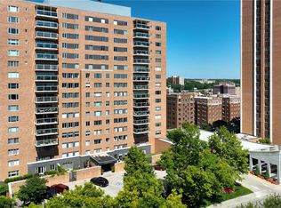 221 W 48th St APT 803, Kansas City, MO 64112