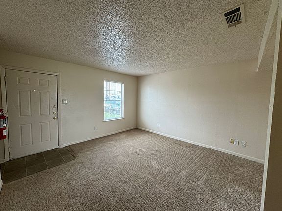 3rd image of 1006 Eastside Dr APT A