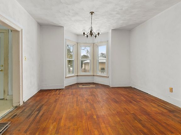 4th image of 2620 W G Ave