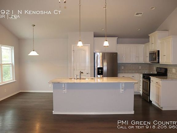 5th image of 1921 N Kenosha Ct E