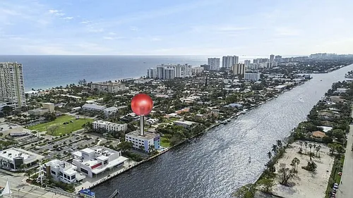105 S Riverside Dr Photo 1