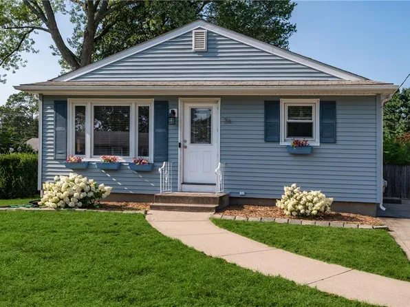 34 Dearborn Dr E, Riverside, RI 02915