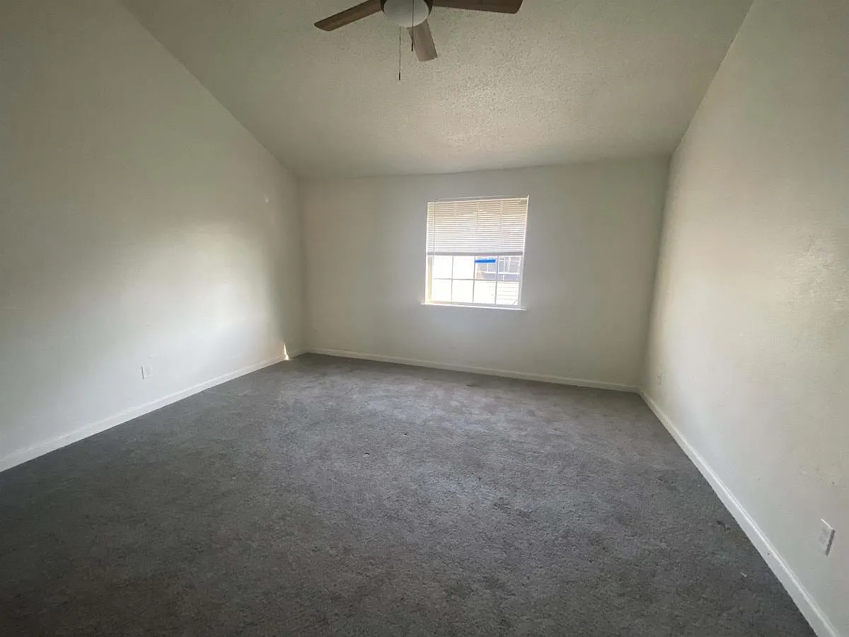 2 bed, 1.5 bath, 1200 sqft, $1,200 — Photo 4