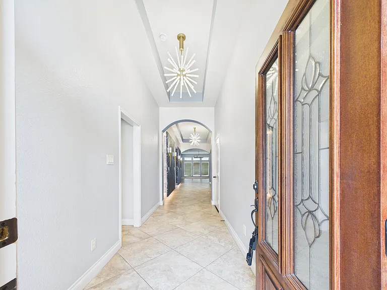 2807 Naples Park Ln — Photo 5