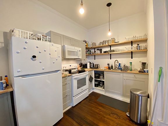 3rd image of 611 Warren St #2A